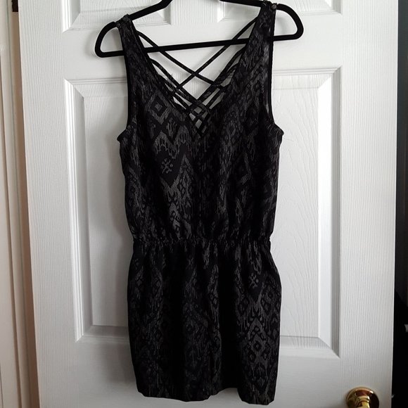 Silence & Noise Shorts Romper - Picture 2 of 5